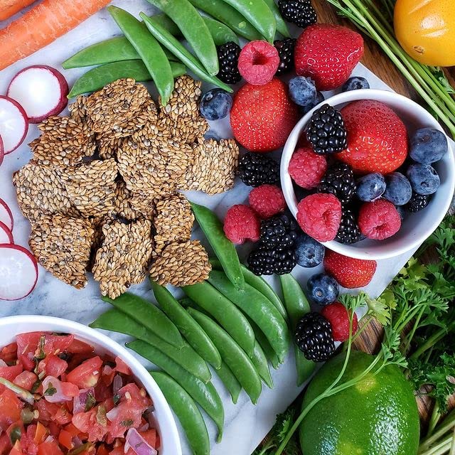 Flackers Organic Flax Seed Crackers Cinnamon & Currants, 5 Ounce 6-Pack, Gluten Free, Non GMO, Vegan, Naturally Sweet