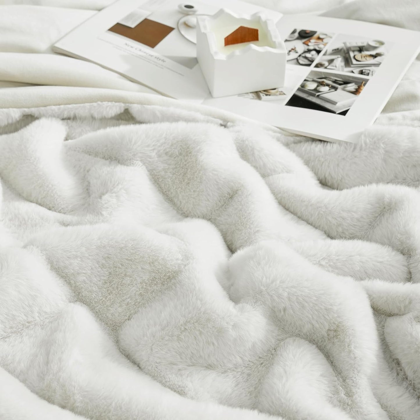 Cozy Bliss Faux Fur Throw Blanket for Couch, Cozy Soft Plush Thick Winter Blanket for Sofa Bedroom Living Room, 60 * 80 Inches Beige