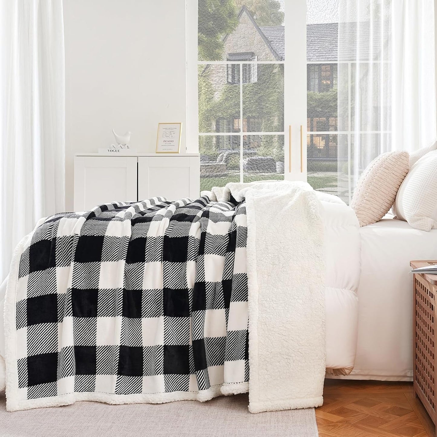 PU MEI Sherpa Fleece Throw Blanket 60" x 80" Reversible Plush Fluffy Large Big Blanket Lattice Flannel Blankets for All Season Use, Black and White