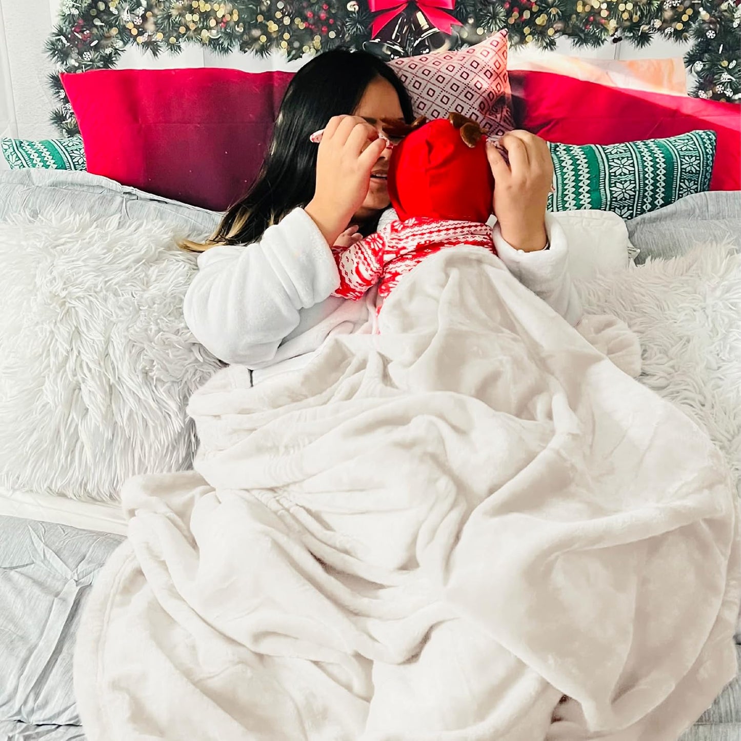 Bedsure Fleece Blankets King Size Cream - Bed Blanket Soft Lightweight Plush Cozy Fuzzy Luxury Microfiber, 108x90 inches