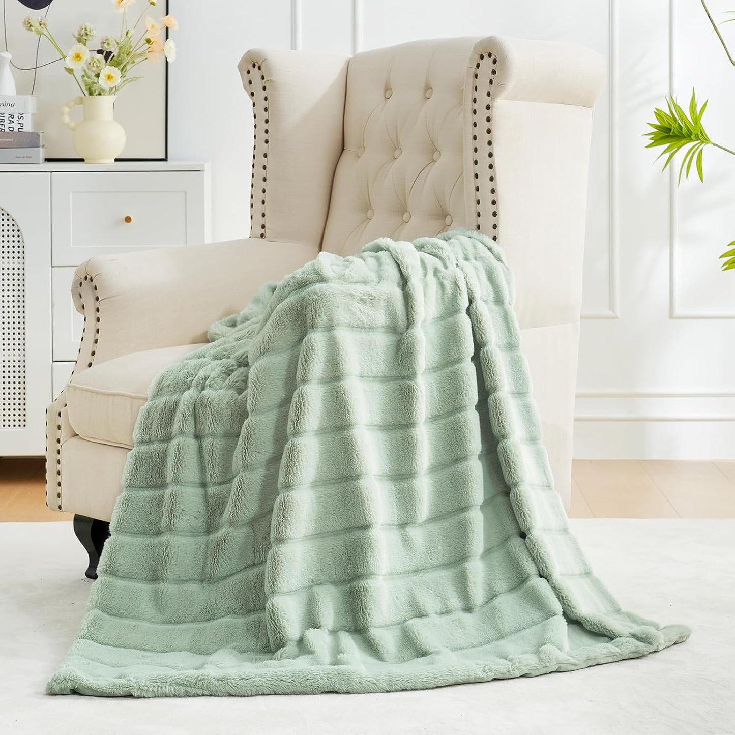 Cozy Bliss Faux Fur Throw Blanket for Couch, Cozy Soft Plush Thick Winter Blanket for Sofa Bedroom Living Room, 50 * 60 Inches Green