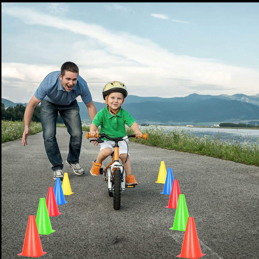 Alyoen 9 inch Traffic Cones, Plastic Sports Cones, Soccer Training Cones for Outdoor Activity & Festive Events (Sets of 10/15/ 20)