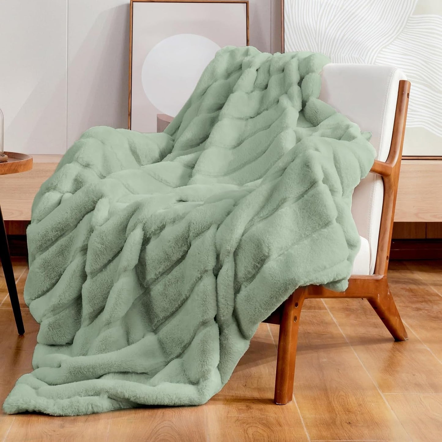 Cozy Bliss Faux Fur Throw Blanket for Couch, Cozy Soft Plush Thick Winter Blanket for Sofa Bedroom Living Room, 50 * 60 Inches Green