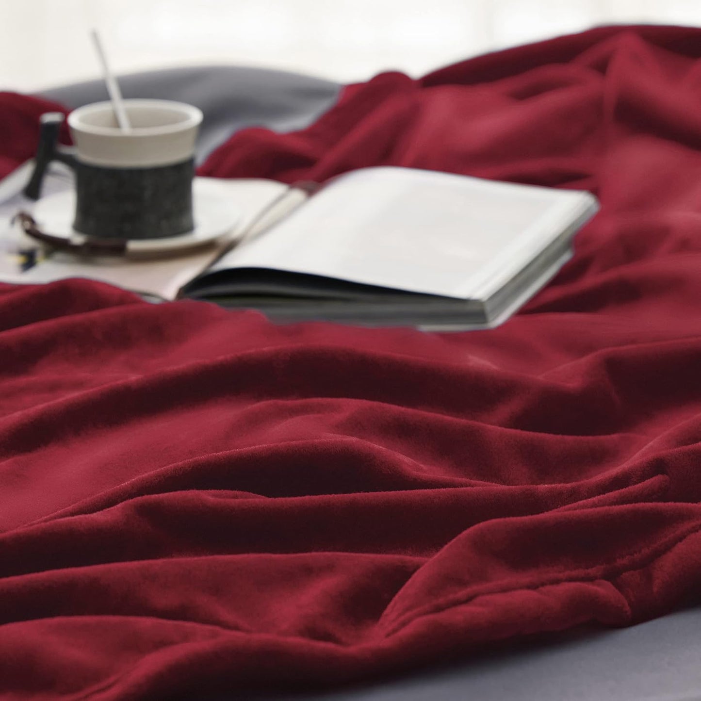 Bedsure Fleece Blankets King Size Burgundy - Bed Blanket Soft Lightweight Plush Cozy Fuzzy Luxury Microfiber, 108x90 inches