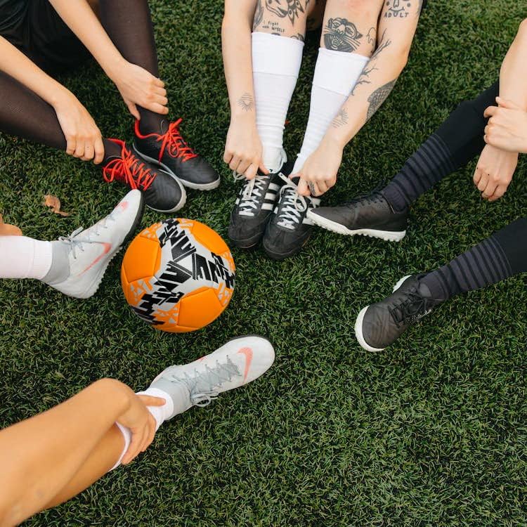 XEDGE Official Size Soccer Ball,Size 5 Training Ball for Girls,Boys,Youth Teenagers,Adults,Machine Stitched for Indoor Outdoor Play