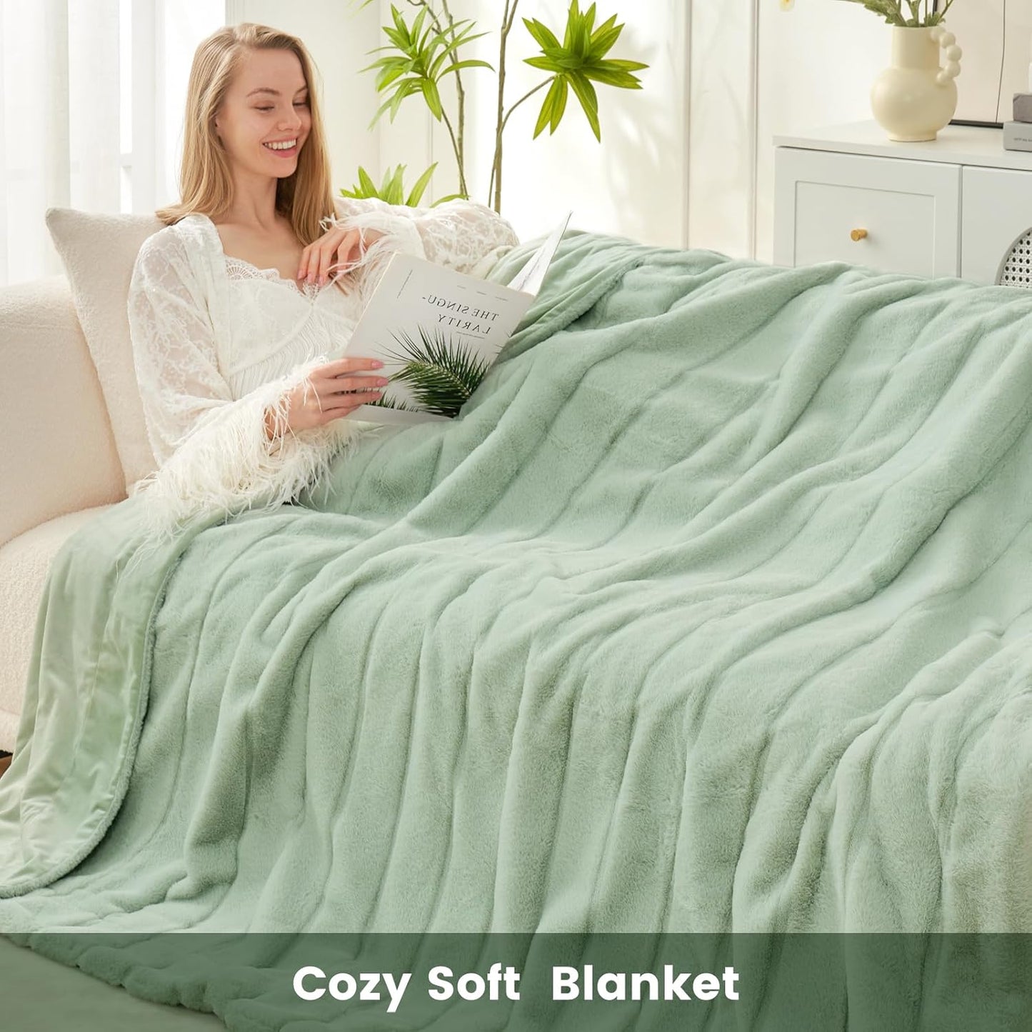 Cozy Bliss Faux Fur Throw Blanket for Couch, Cozy Soft Plush Thick Winter Blanket for Sofa Bedroom Living Room, 50 * 60 Inches Green