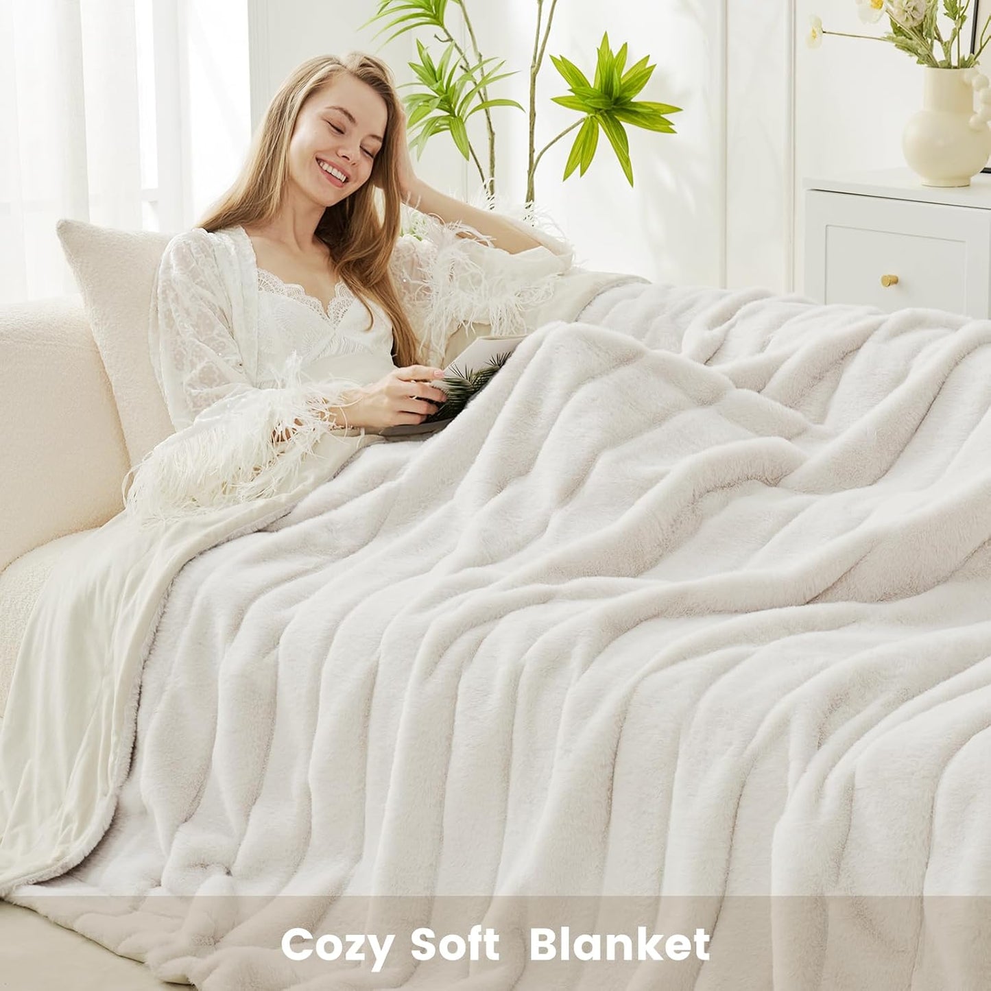 Cozy Bliss Faux Fur Throw Blanket for Couch, Cozy Soft Plush Thick Winter Blanket for Sofa Bedroom Living Room, 50 * 60 Inches Beige