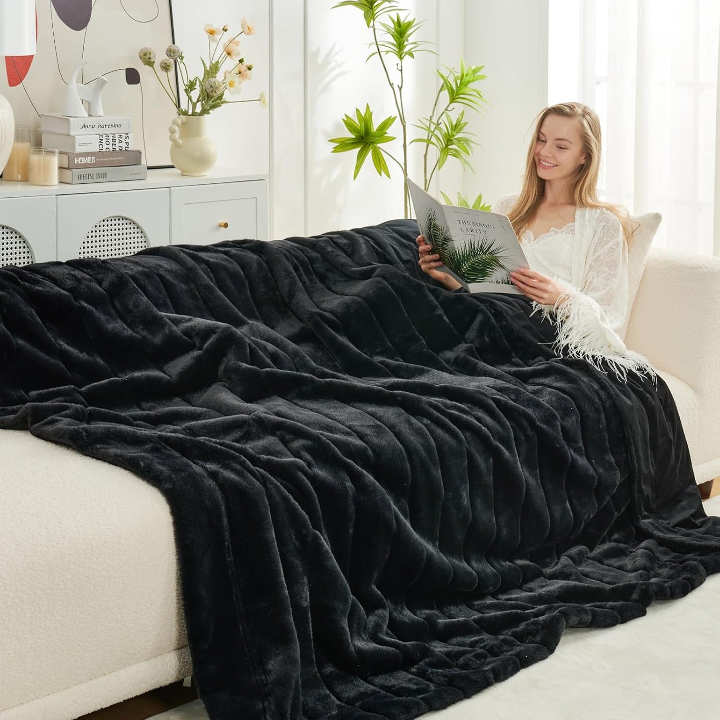 Cozy Bliss Faux Fur Throw Blanket for Couch, Cozy Warm Plush Striped Blanket for Sofa Bedroom Living Room, 90 * 90 Inches Black