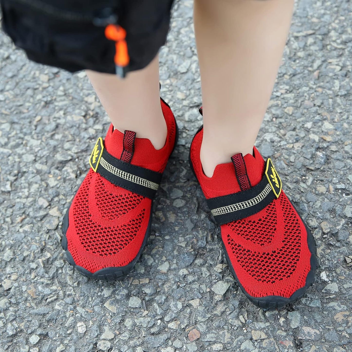 UBFEN Water Shoes for Kids Boys Girls Aqua Socks Barefoot Beach Sports Swim Pool Quick Dry Lightweight Toddler Little Big Kid