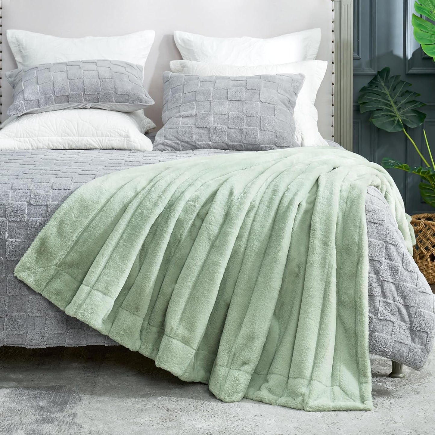 Cozy Bliss Faux Fur Throw Blanket for Couch, Cozy Warm Plush Striped Blanket for Sofa Bedroom Living Room, 90 * 90 Inches Green