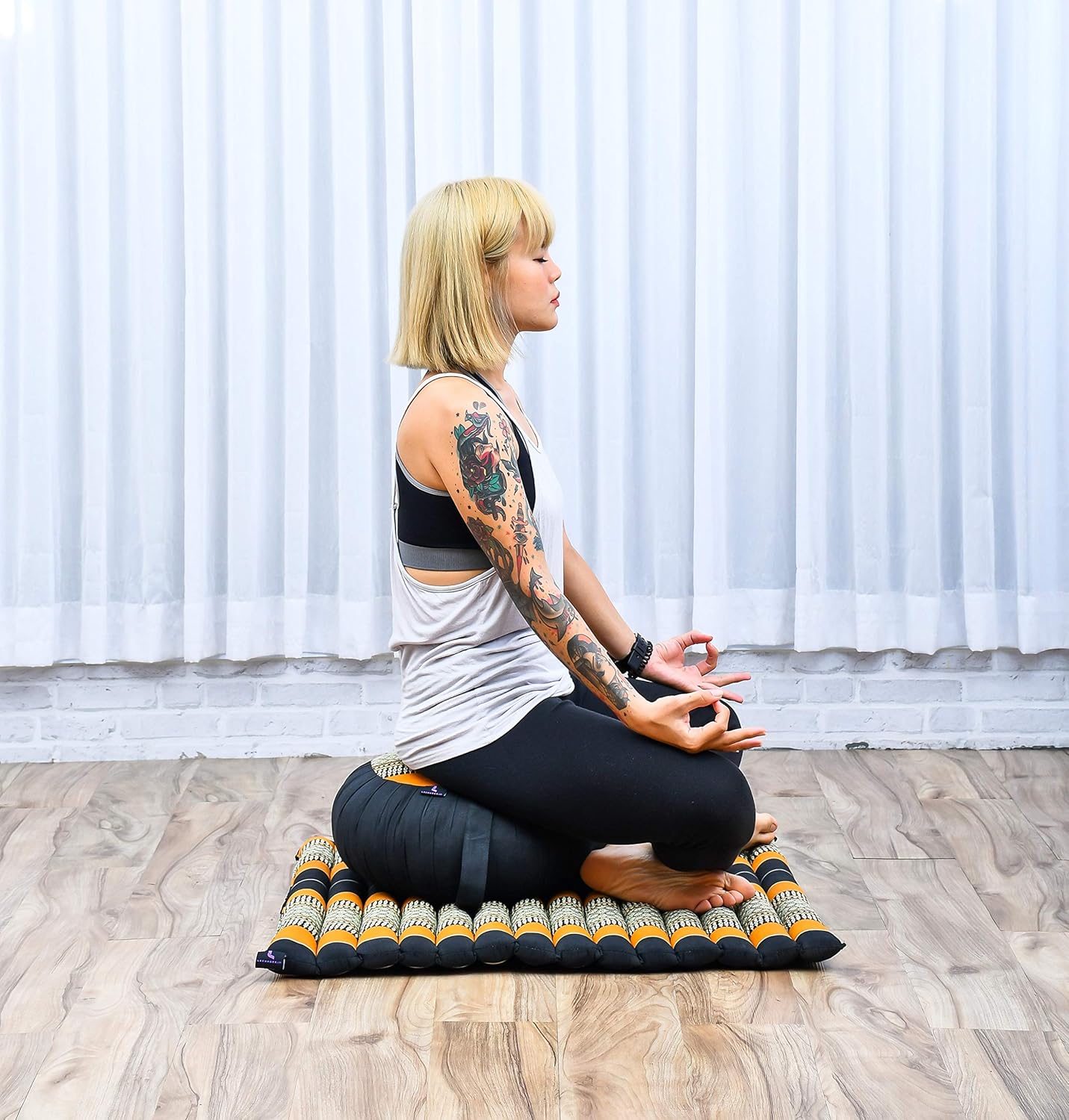 Leewadee Meditation Cushion Set – 1 Round Zafu Meditation Pillow and 1 Square Roll-Up Zabuton Meditation Mat, Pillows Bundle Filled with Kapok