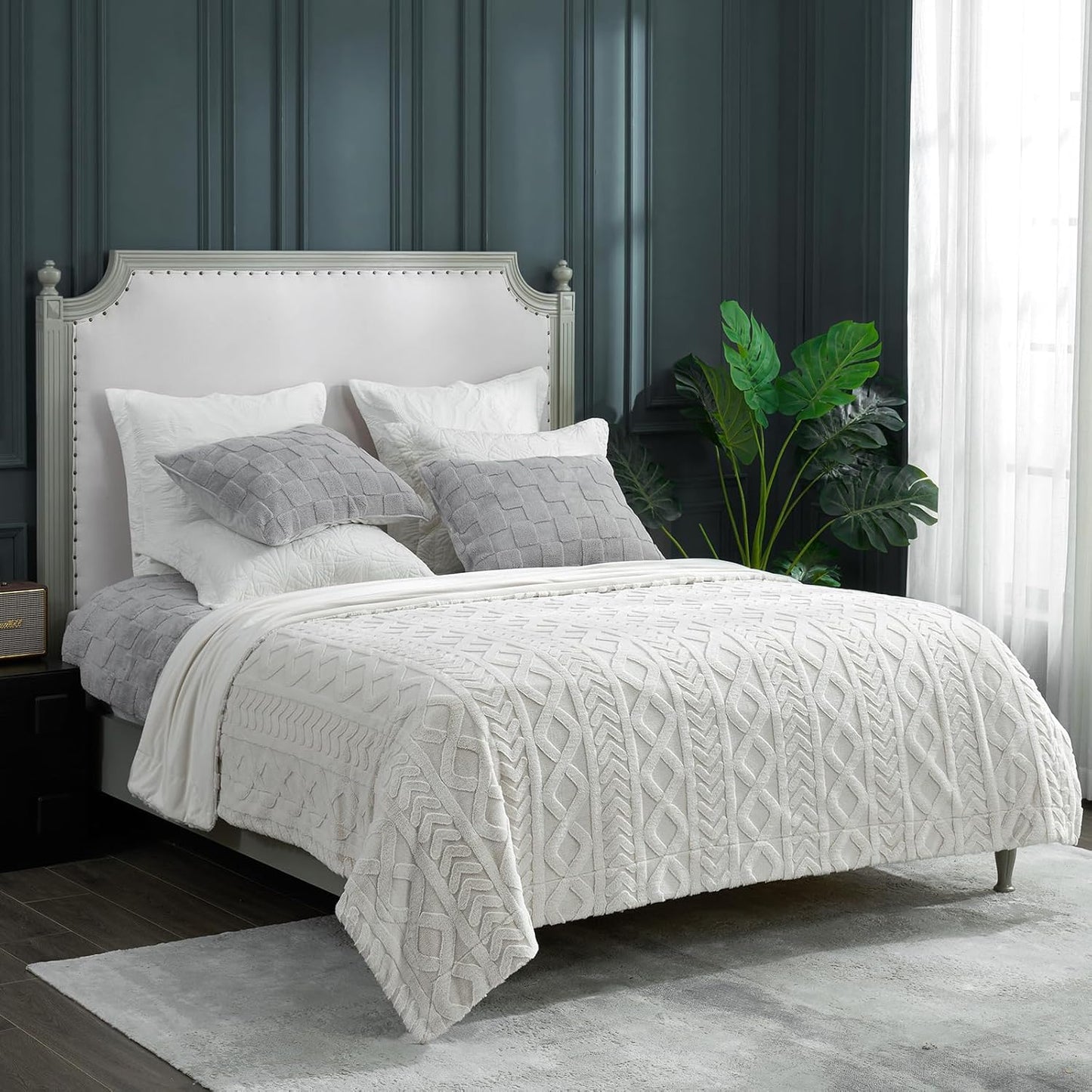 Cozy Bliss Faux Fur Throw Blanket for Couch, Jacquard Fuzzy Plush Soft Thick Winter Throw Blanket for Sofa Bed Living Room Bedroom，60"x80" Beige