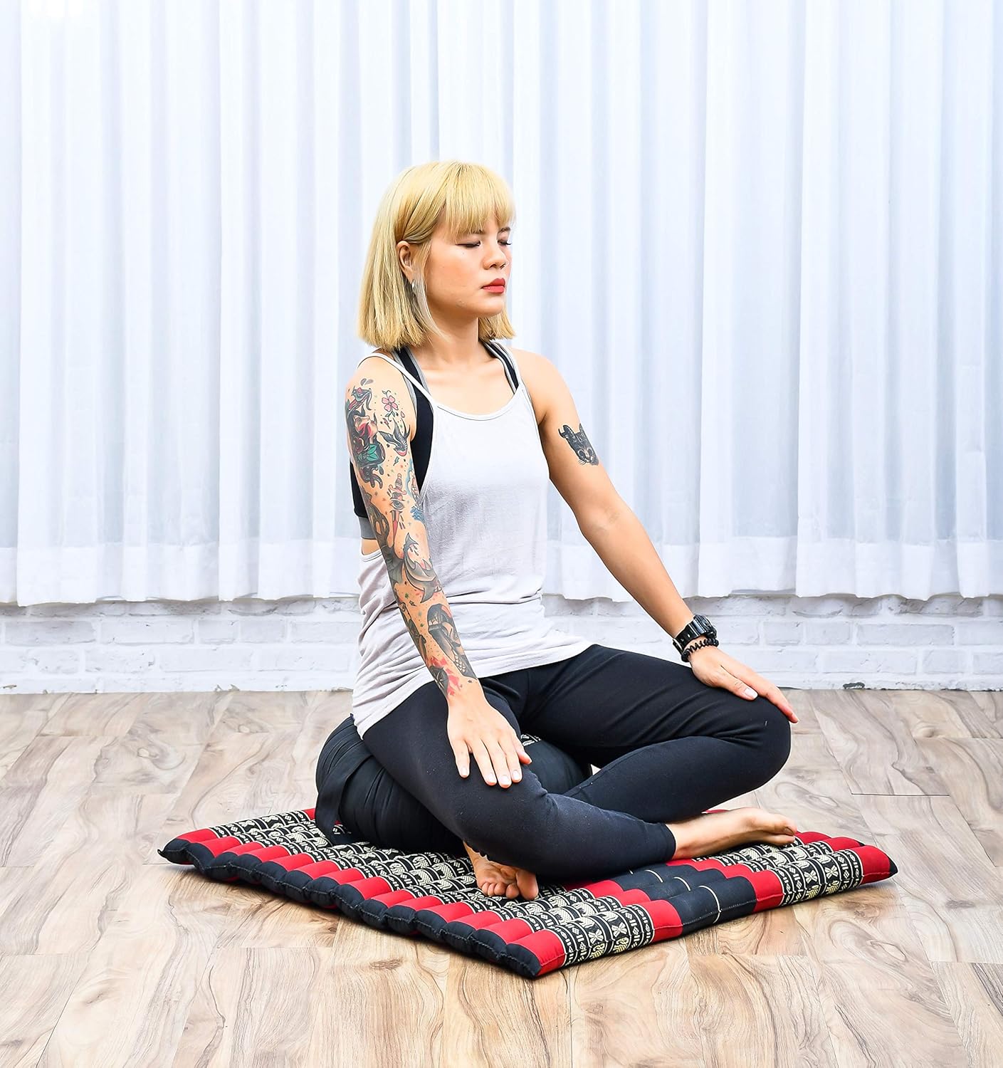 Leewadee Meditation Cushion Set – 1 Round Zafu Meditation Pillow and 1 Square Roll-Up Zabuton Meditation Mat, Pillows Bundle Filled with Kapok
