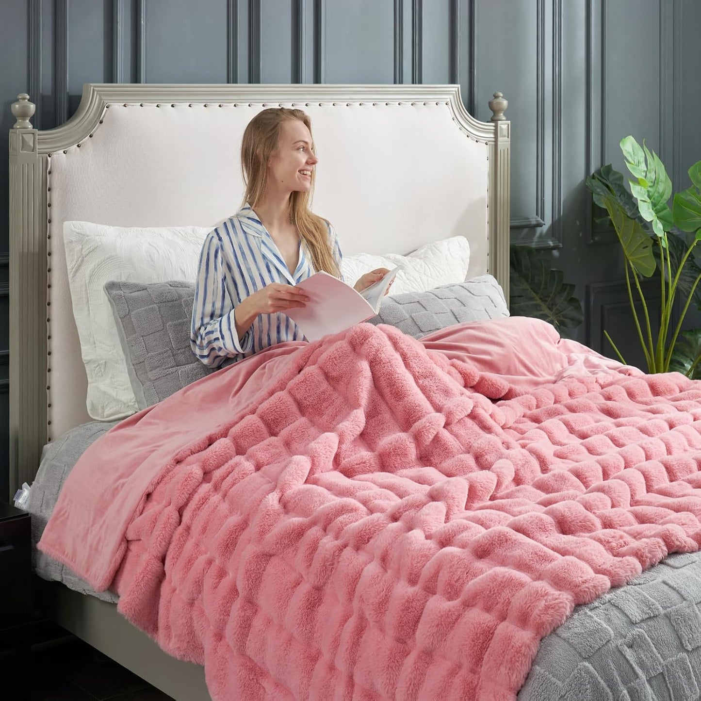 Cozy Bliss Faux Fur Throw Blanket for Couch, Cozy Warm Plush Striped Blanket for Sofa Bedroom Living Room, Pink