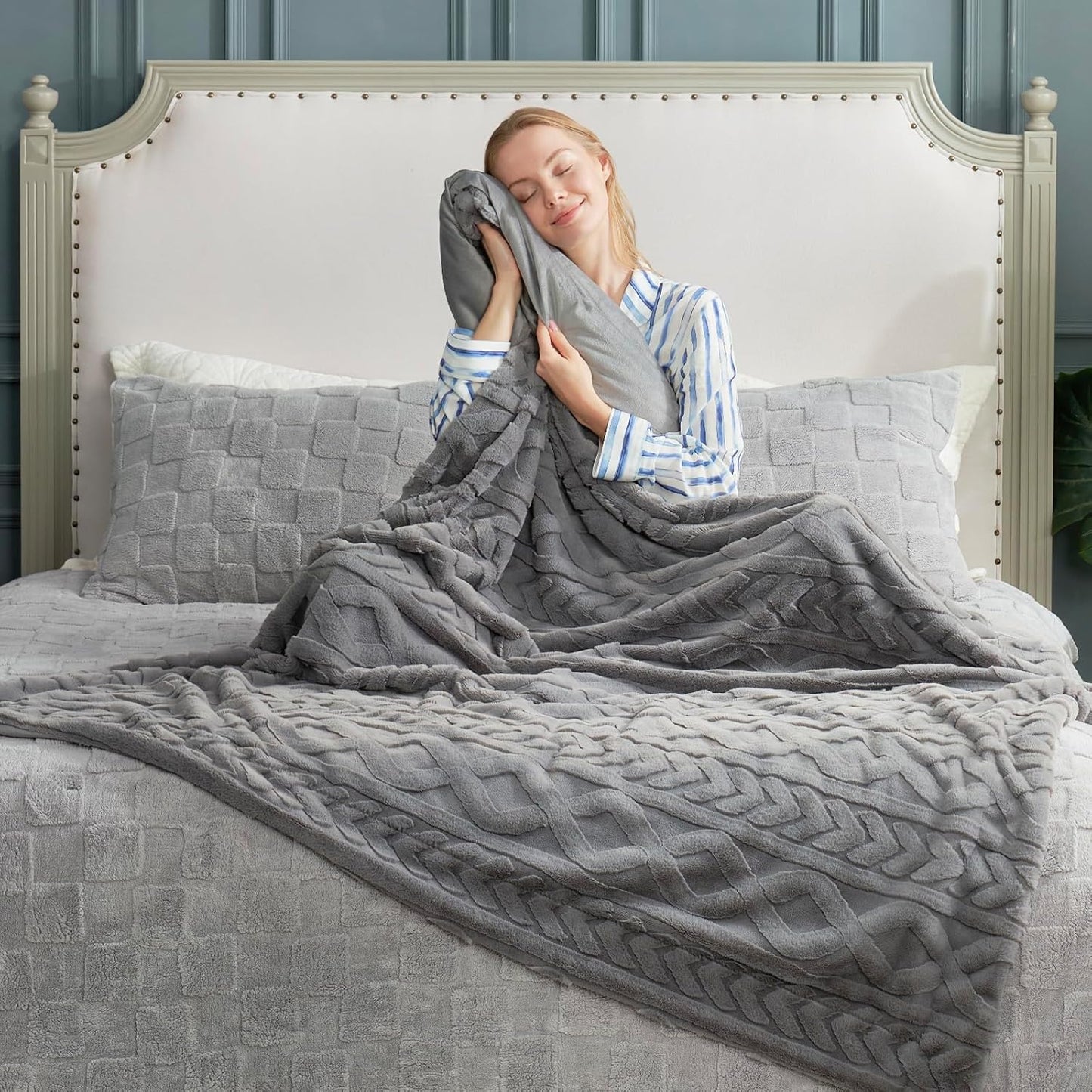 Cozy Bliss Faux Fur Throw Blanket for Couch, Jacquard Fuzzy Plush Soft Thick Winter Throw Blanket for Sofa Bed Living Room Bedroom，60"x80" Grey