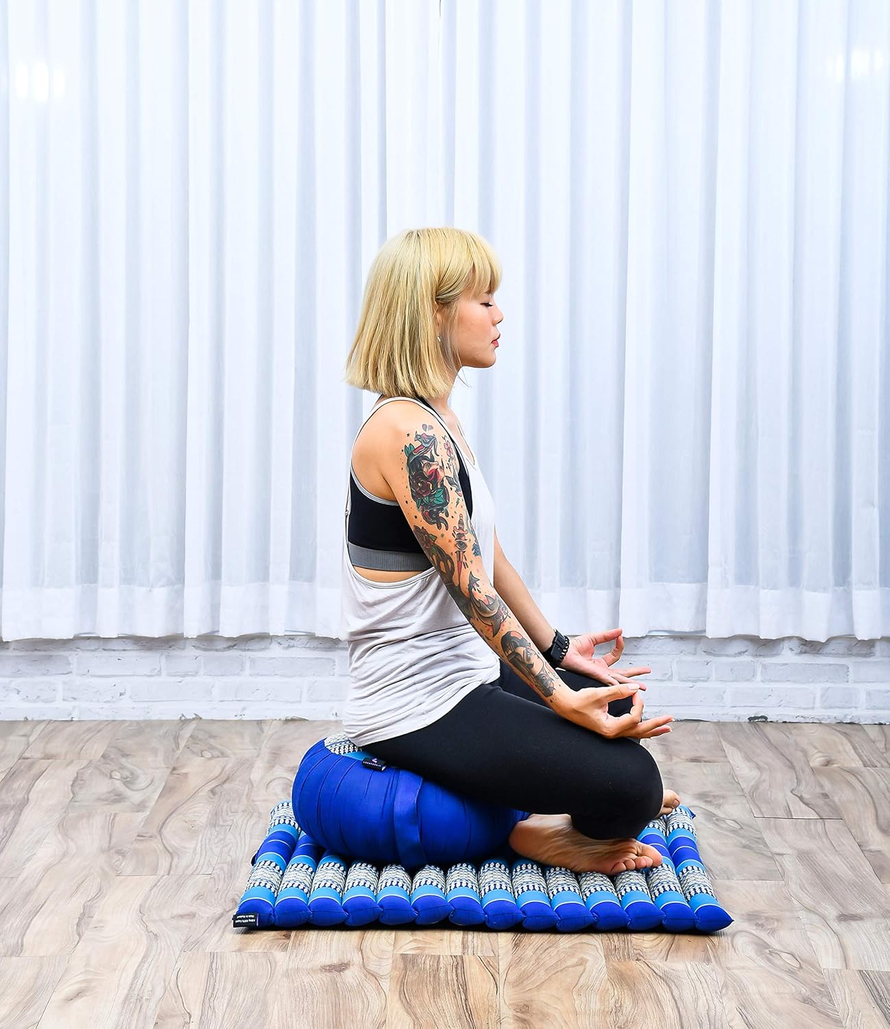 Leewadee Meditation Cushion Set – 1 Round Zafu Meditation Pillow and 1 Square Roll-Up Zabuton Meditation Mat, Pillows Bundle Filled with Kapok