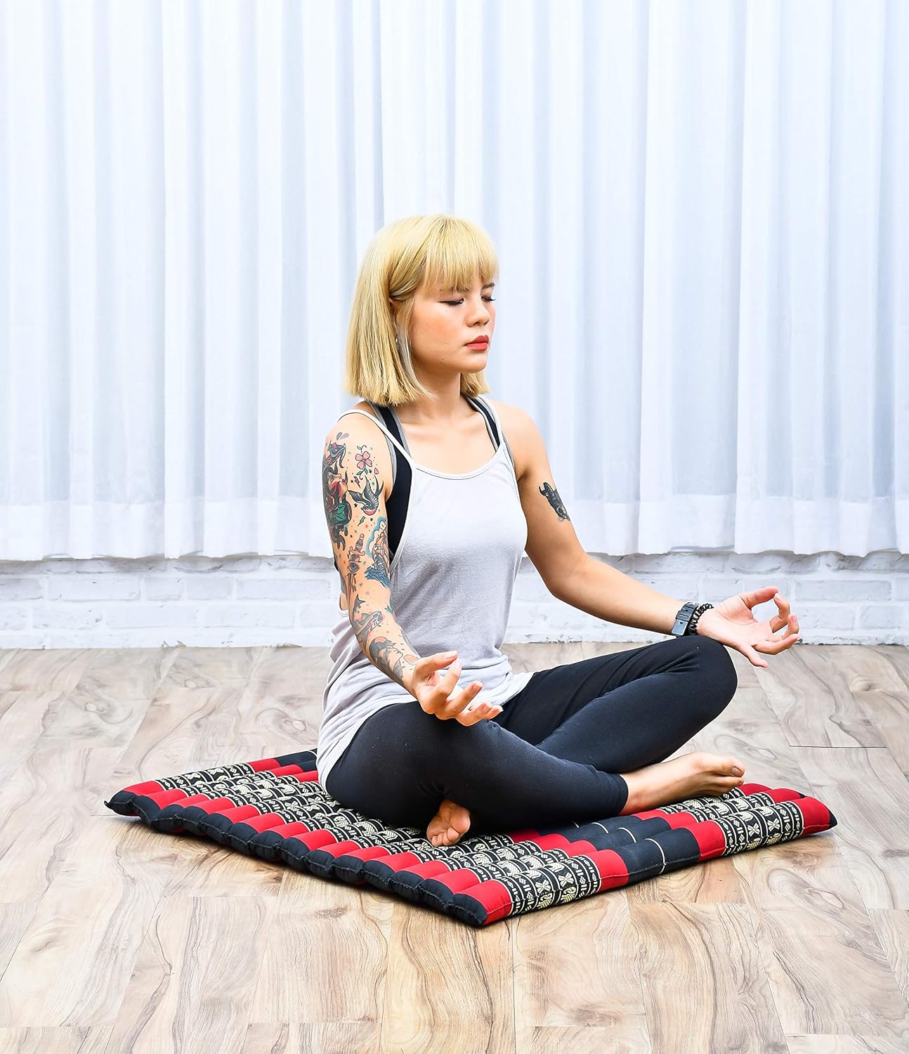 Leewadee Zabuton Seating Cushion – Square Floor Seat for Meditation Exercises, Light Yoga Mat Filled with Kapok