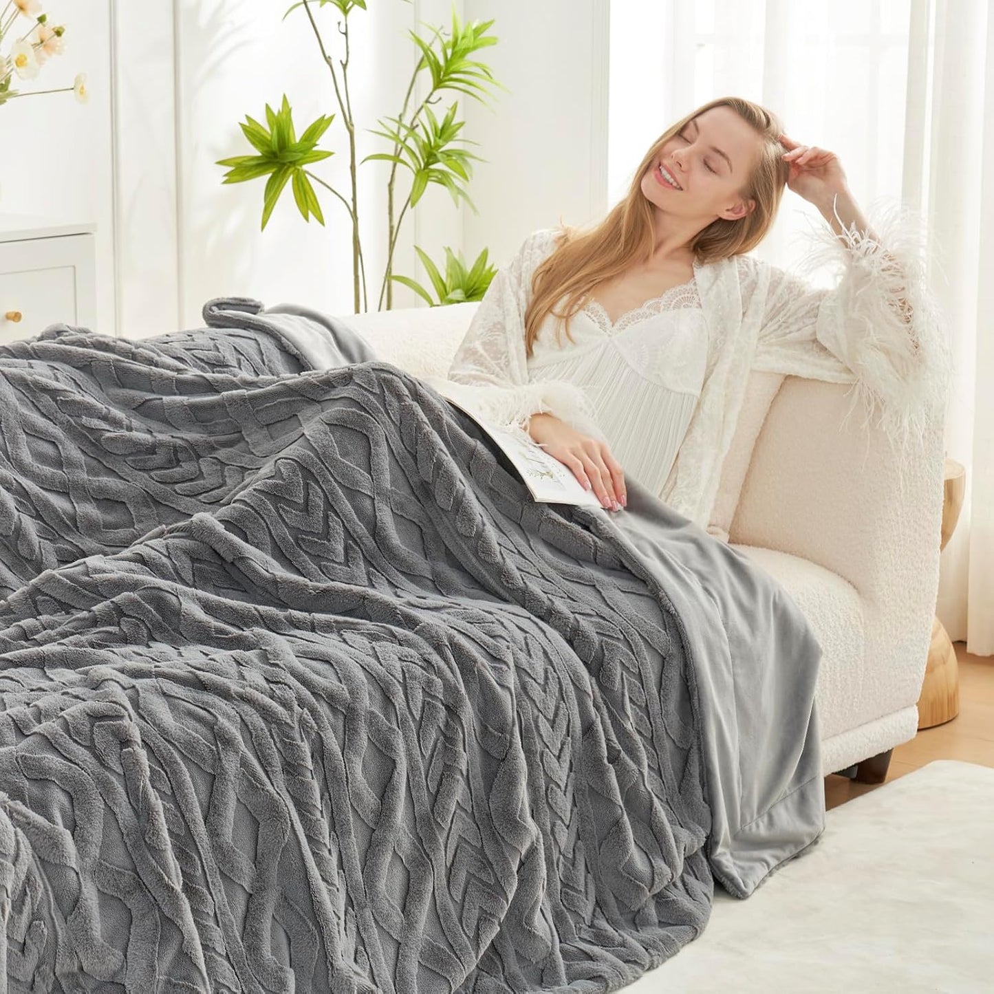 Cozy Bliss Faux Fur Throw Blanket for Couch, Jacquard Fuzzy Plush Soft Thick Winter Throw Blanket for Sofa Bed Living Room Bedroom，50"x60" Grey