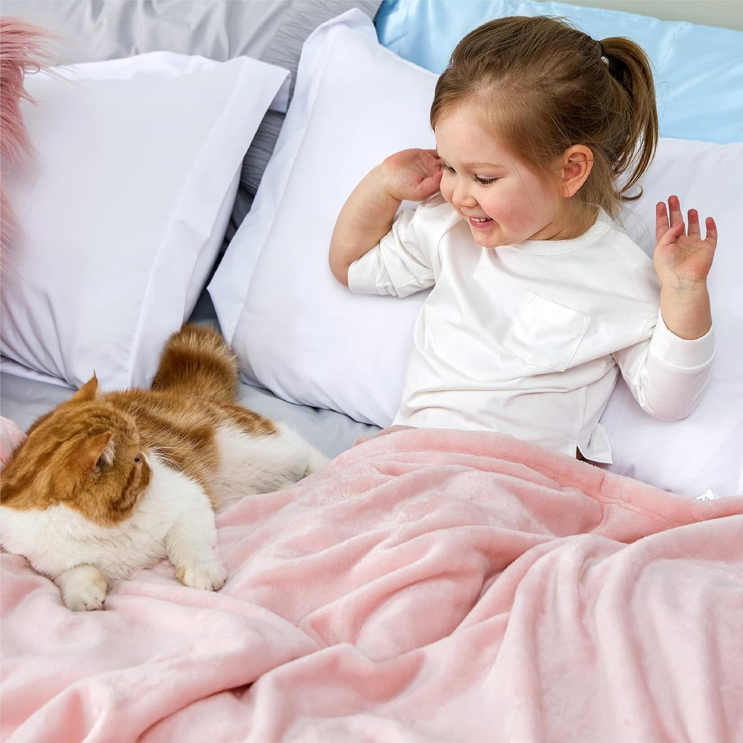 Bedsure Bedding Fleece Blanket for Girls and Boys - Soft Cozy Cute Small Throw Blankets for Travel, 43x55 Inches, Pink