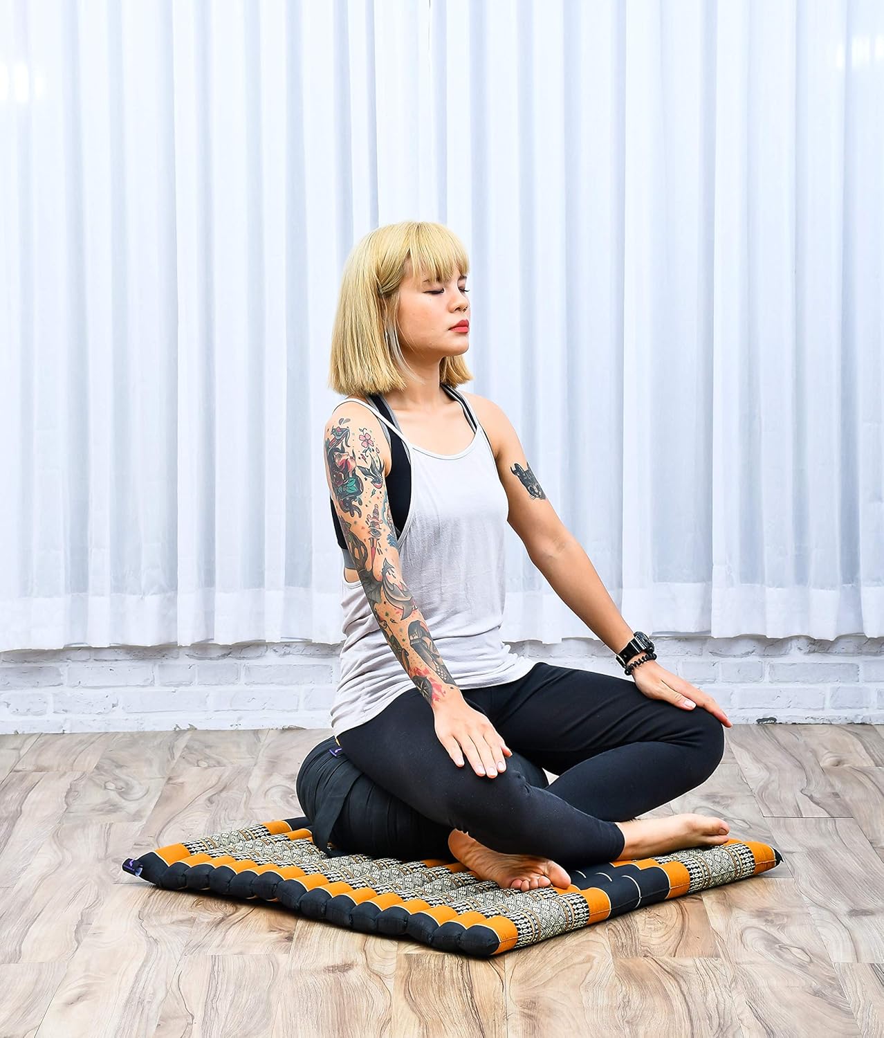 Leewadee Meditation Cushion Set – 1 Round Zafu Meditation Pillow and 1 Square Roll-Up Zabuton Meditation Mat, Pillows Bundle Filled with Kapok