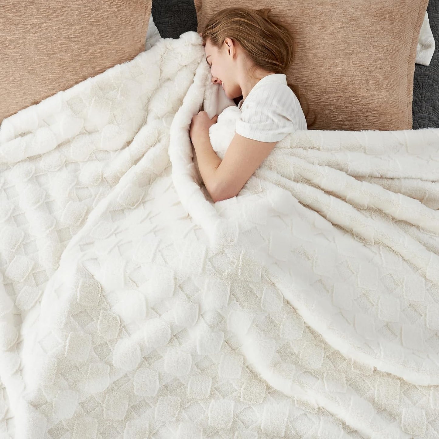 Cozy Bliss Faux Fur Throw Blanket for Couch - Soft Checkered Fuzzy Plush Cozy Throw Gift Blankets for Women,Cream White Boho Blanket for Sofa Bedroom Living Room.50 * 60 Inches