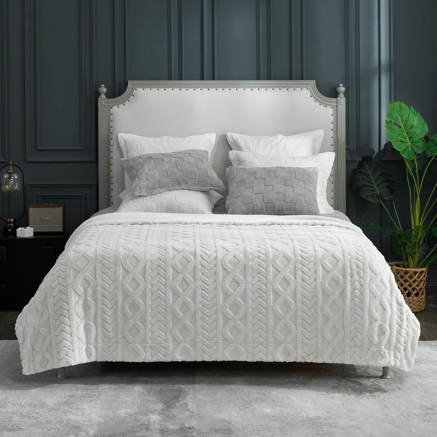 Cozy Bliss Faux Fur Throw Blanket for Couch, Jacquard Fuzzy Plush Soft Thick Winter Throw Blanket for Sofa Bed Living Room Bedroom，60"x80" Beige