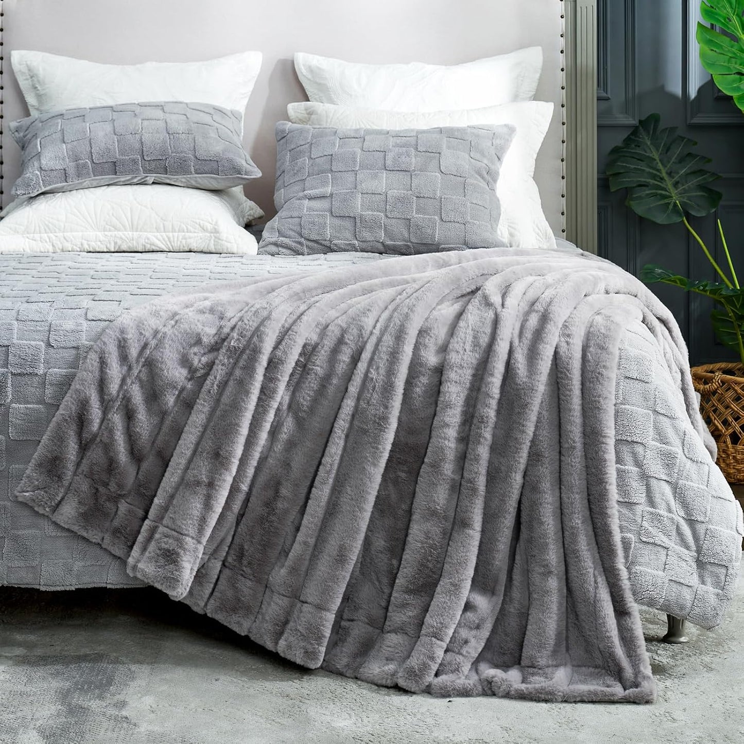 Cozy Bliss Faux Fur Throw Blanket for Couch, Cozy Warm Plush Striped Blanket for Sofa Bedroom Living Room, 90 * 90 Inches Grey