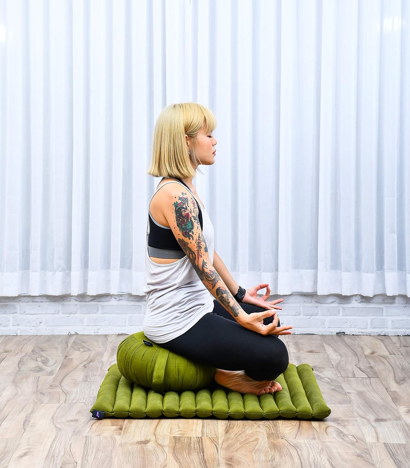 Leewadee Meditation Cushion Set – 1 Round Zafu Meditation Pillow and 1 Square Roll-Up Zabuton Meditation Mat, Pillows Bundle Filled with Kapok