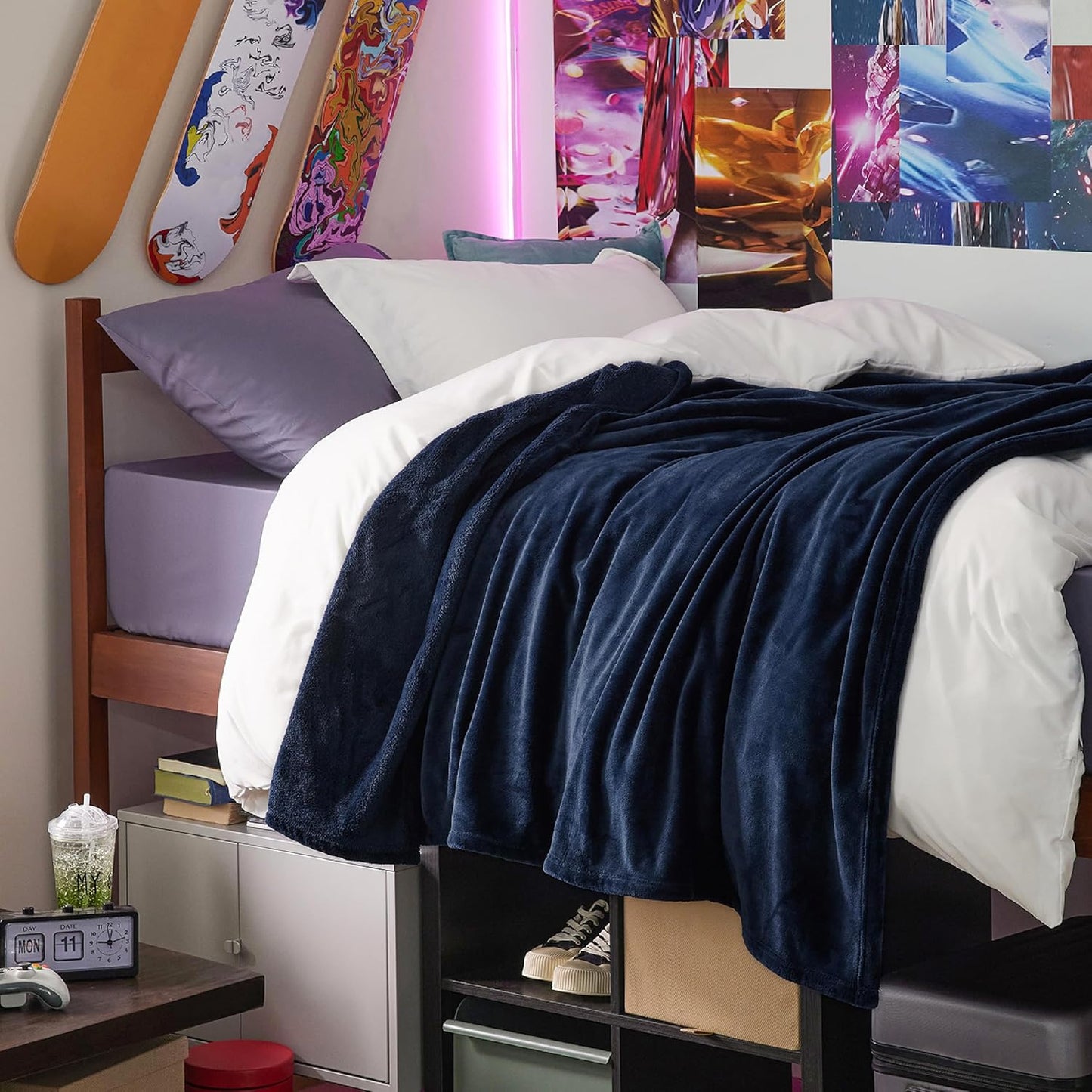 Bedsure Twin XL Fleece Blanket Dorm Bedding - Lightweight Soft Cozy Blankets for Bed, Sofa, Couch, Travel, Camping, Navy, 66"x90"