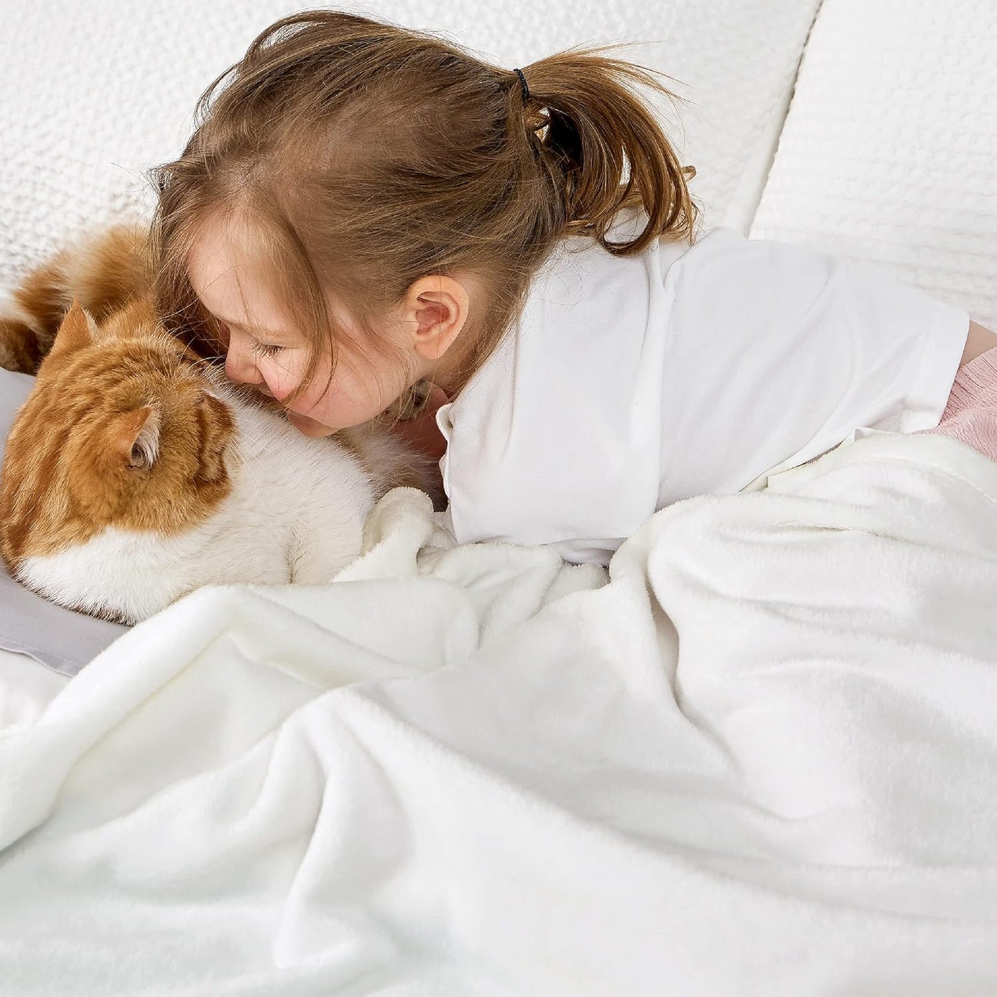 Bedsure Bedding Fleece Blanket for Girls and Boys - Soft Cozy Cute Small Throw Blankets for Travel, 43x55 Inches, White