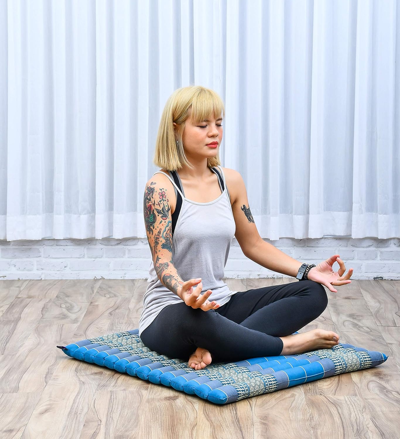 Leewadee Zabuton Seating Cushion – Square Floor Seat for Meditation Exercises, Light Yoga Mat Filled with Kapok