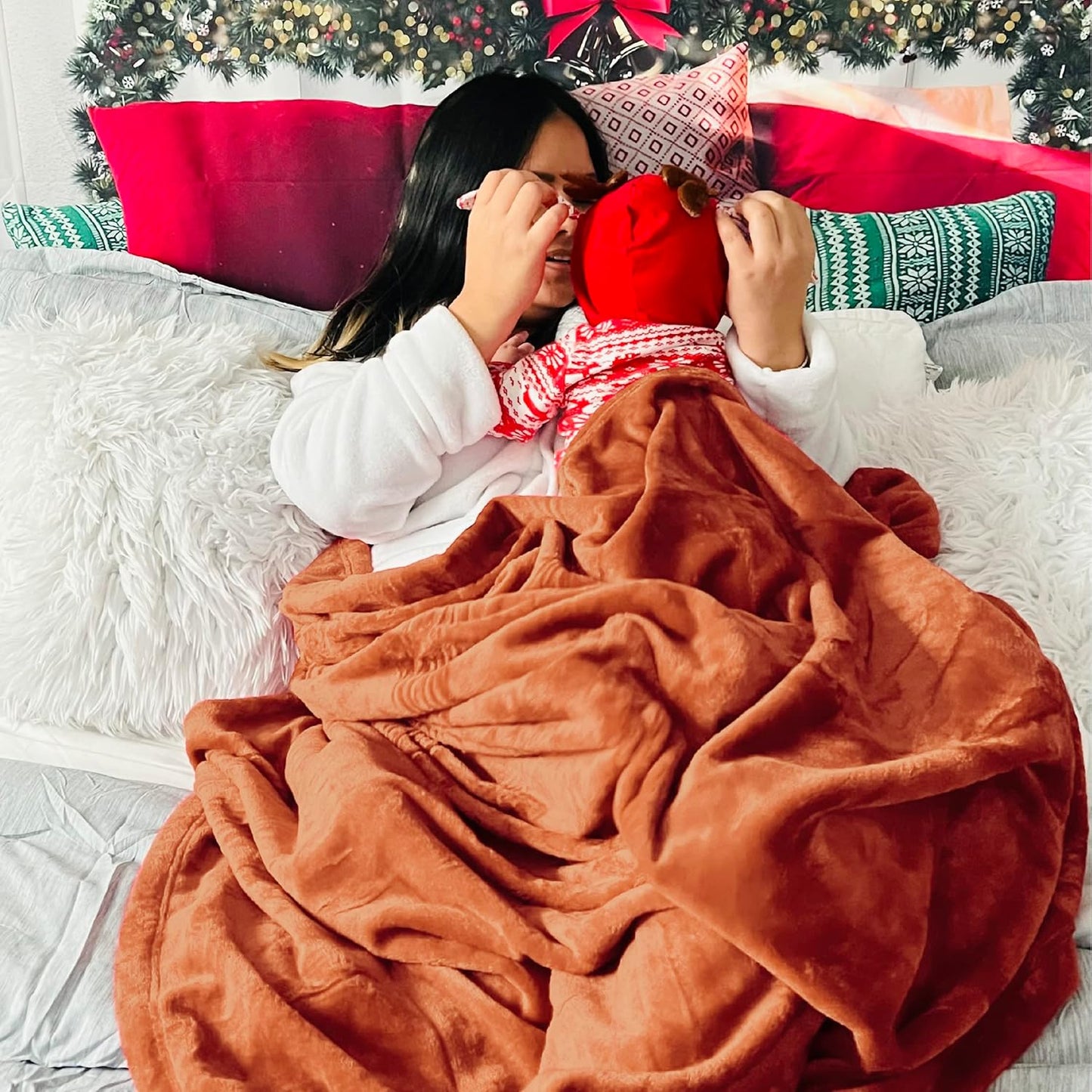 Bedsure Twin XL Fleece Blanket Dorm Bedding - Lightweight Soft Cozy Blankets for Bed, Sofa, Couch, Travel, Camping, Burnt Orange, 66"x90"