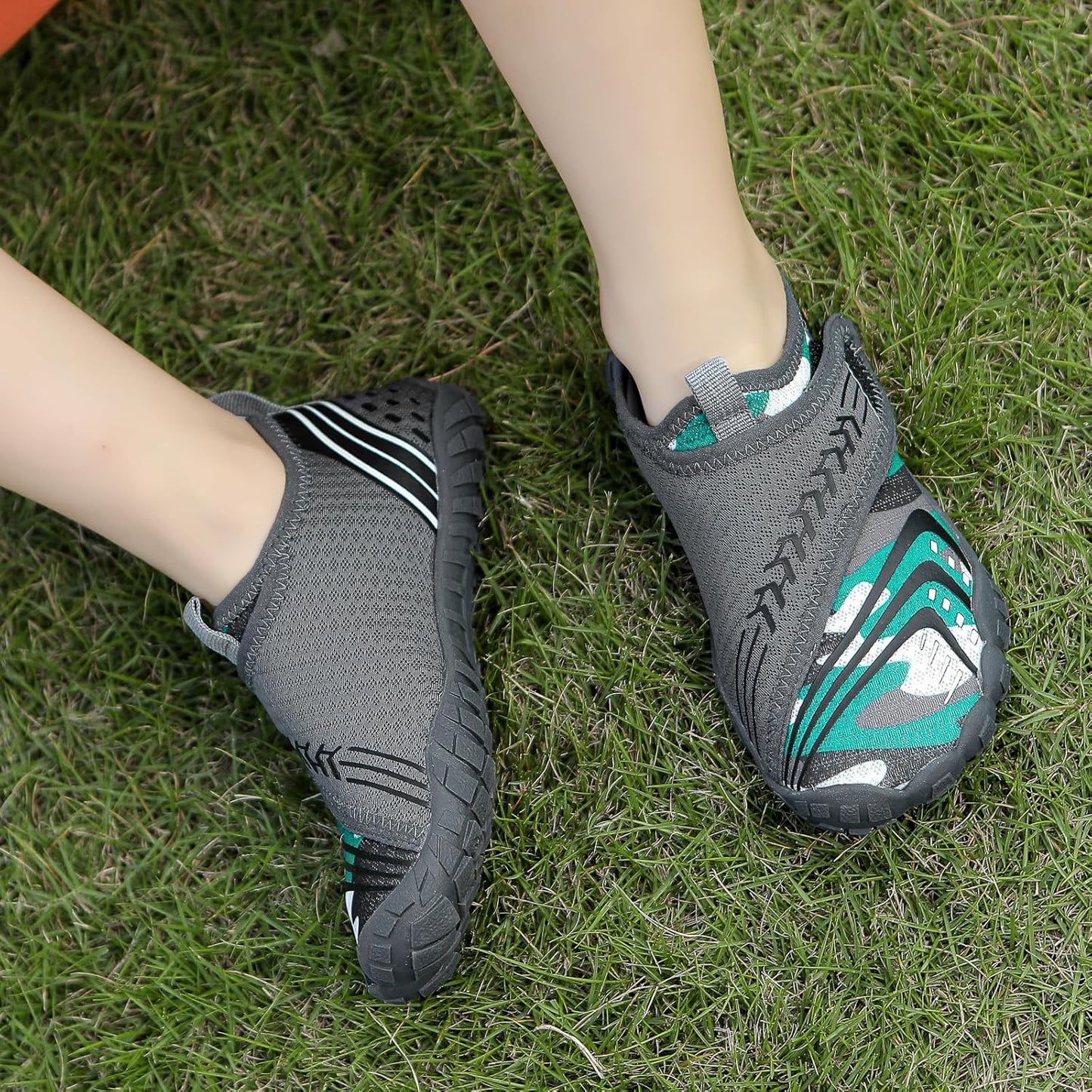 UBFEN Water Shoes for Kids Boys Girls Aqua Socks Barefoot Beach Sports Swim Pool Quick Dry Lightweight Toddler Little Big Kid