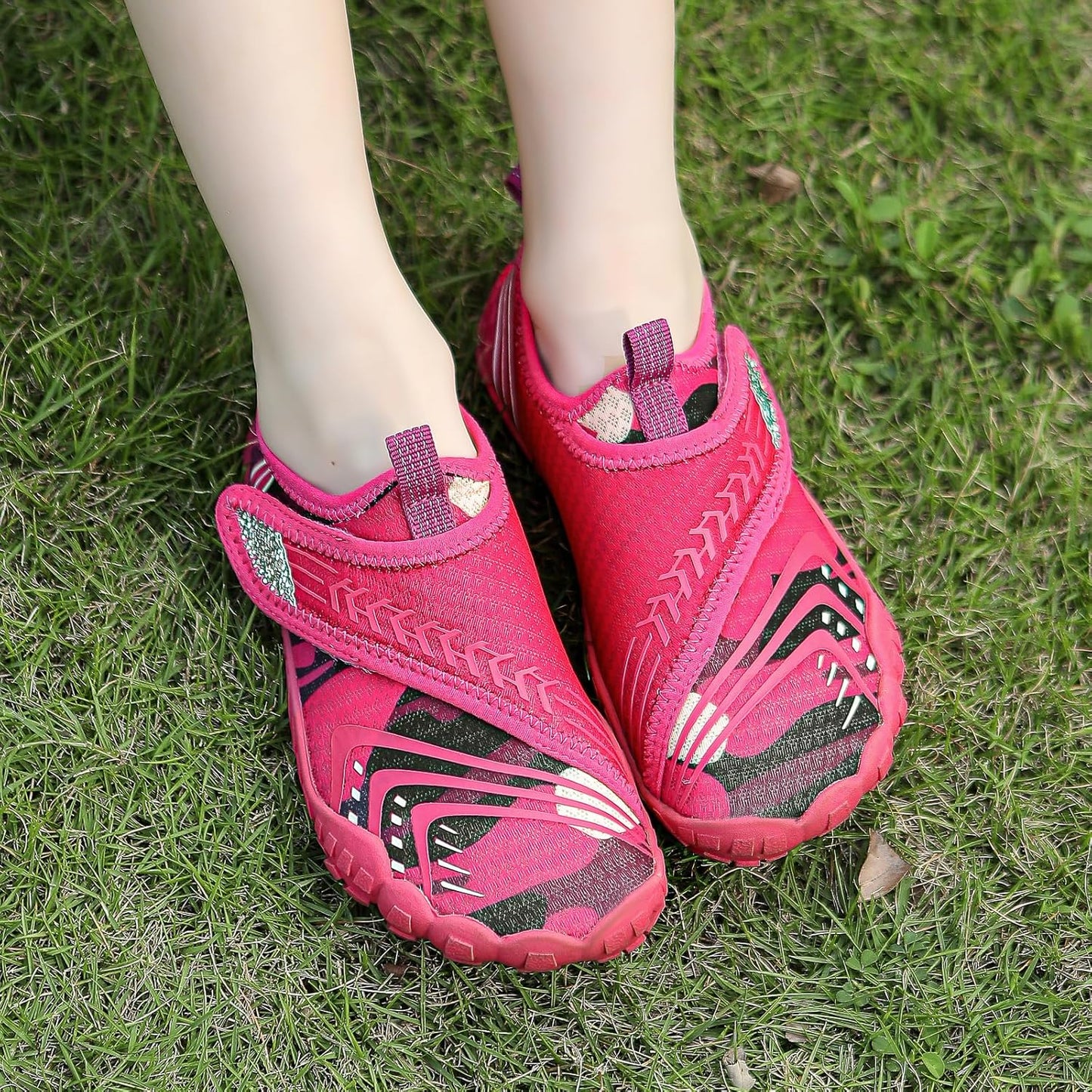 UBFEN Water Shoes for Kids Boys Girls Aqua Socks Barefoot Beach Sports Swim Pool Quick Dry Lightweight Toddler Little Big Kid