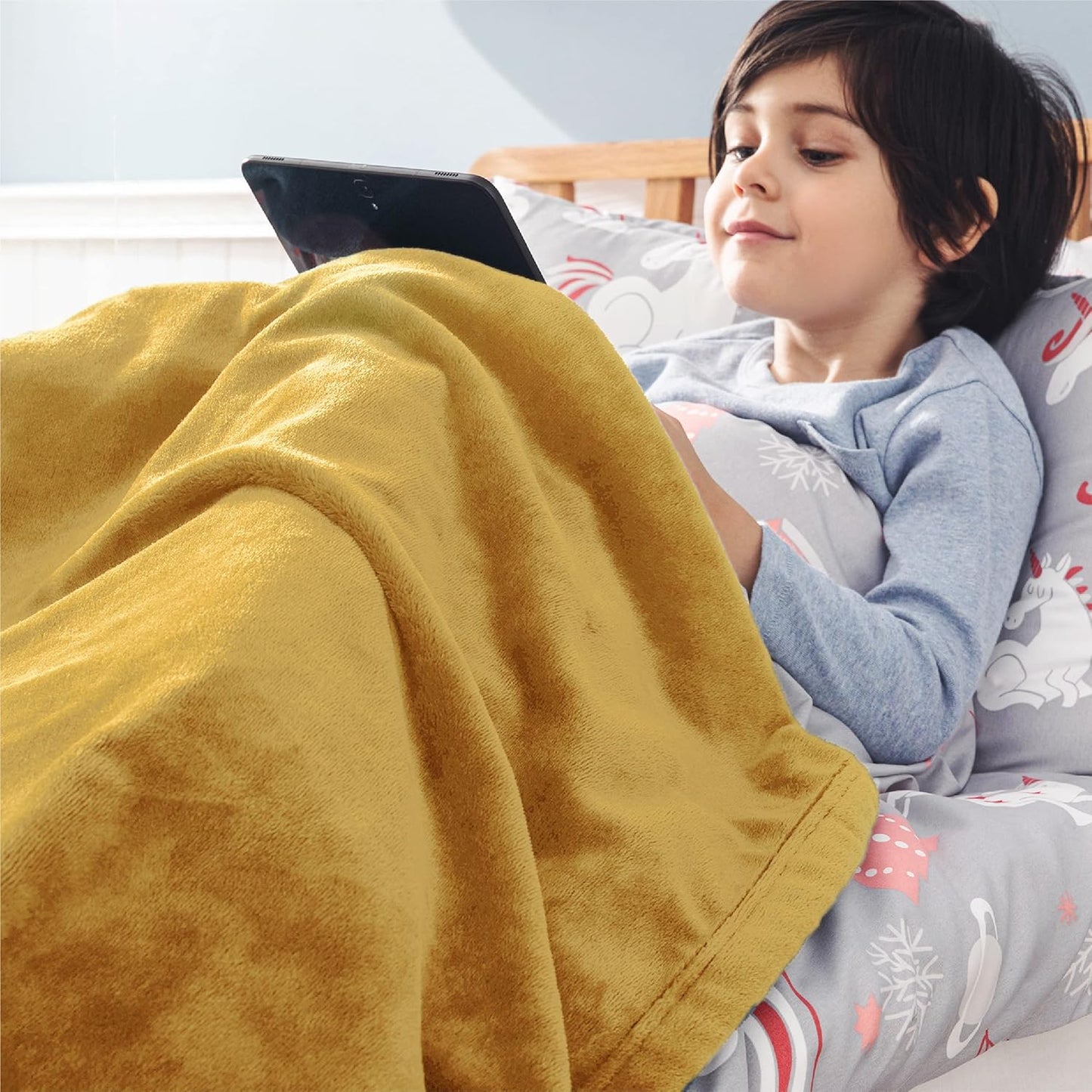 Bedsure Bedding Fleece Blanket for Girls and Boys - Soft Cozy Cute Small Throw Blankets for Travel, 43x55 Inches, Gold