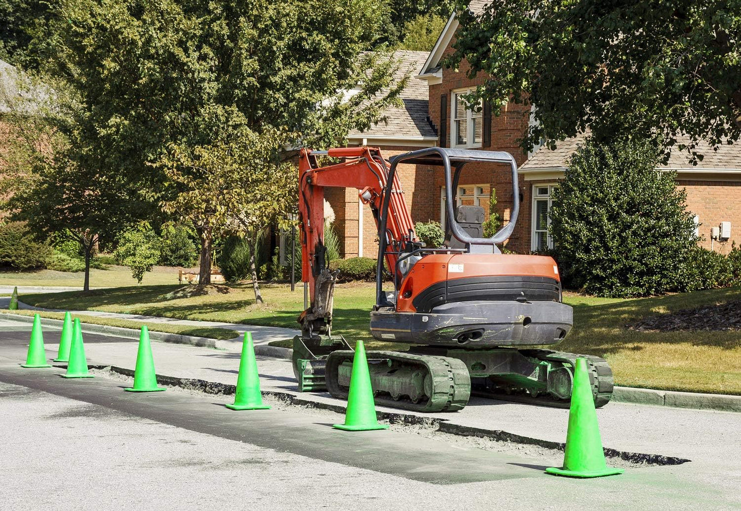 9 Inch Plastic Training Traffic Cones, Sport Cones, Agility Field Marker Cones for Soccer Basketball Football Drills Training, Outdoor Activity or Events - (Set of 10, 12, 15 or 24, 4 Colors)