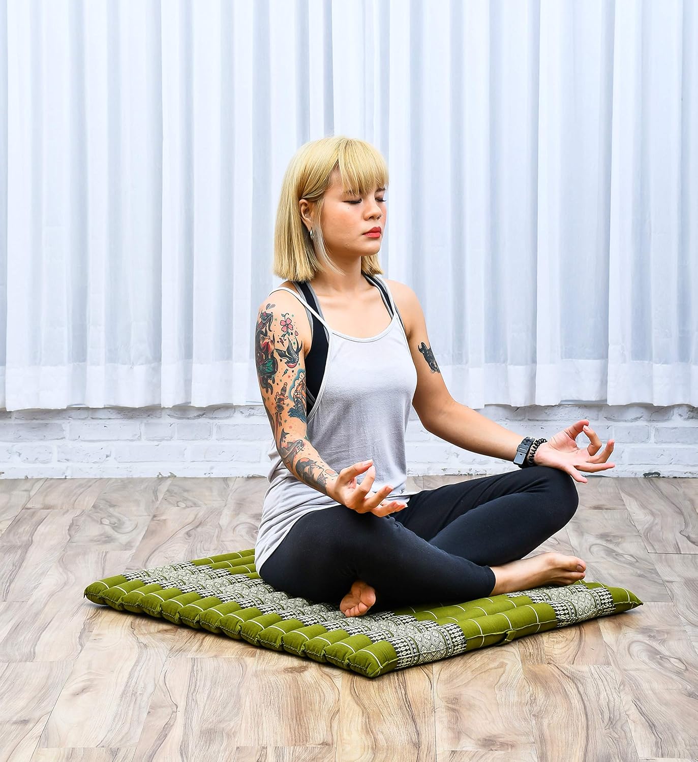 Leewadee Zabuton Seating Cushion – Square Floor Seat for Meditation Exercises, Light Yoga Mat Filled with Kapok