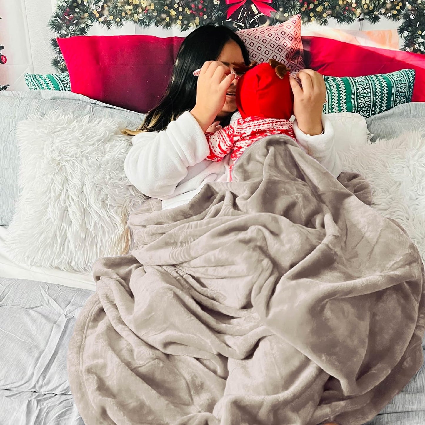 Bedsure Fleece Throw Blanket for Couch Oxford Tan - Lightweight Plush Fuzzy Cozy Soft Blankets and Throws for Sofa, 50x70 inches