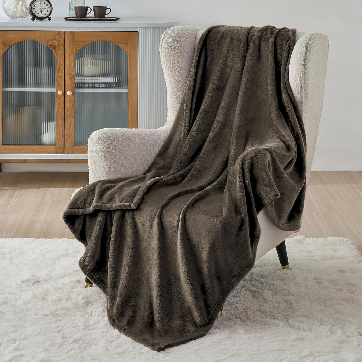 Bedsure Fleece Throw XL Blanket Brown - 300GSM Soft Lightweight Plush Cozy Blankets for Bed, Sofa, Couch, Travel, Camping, 50x70 inches