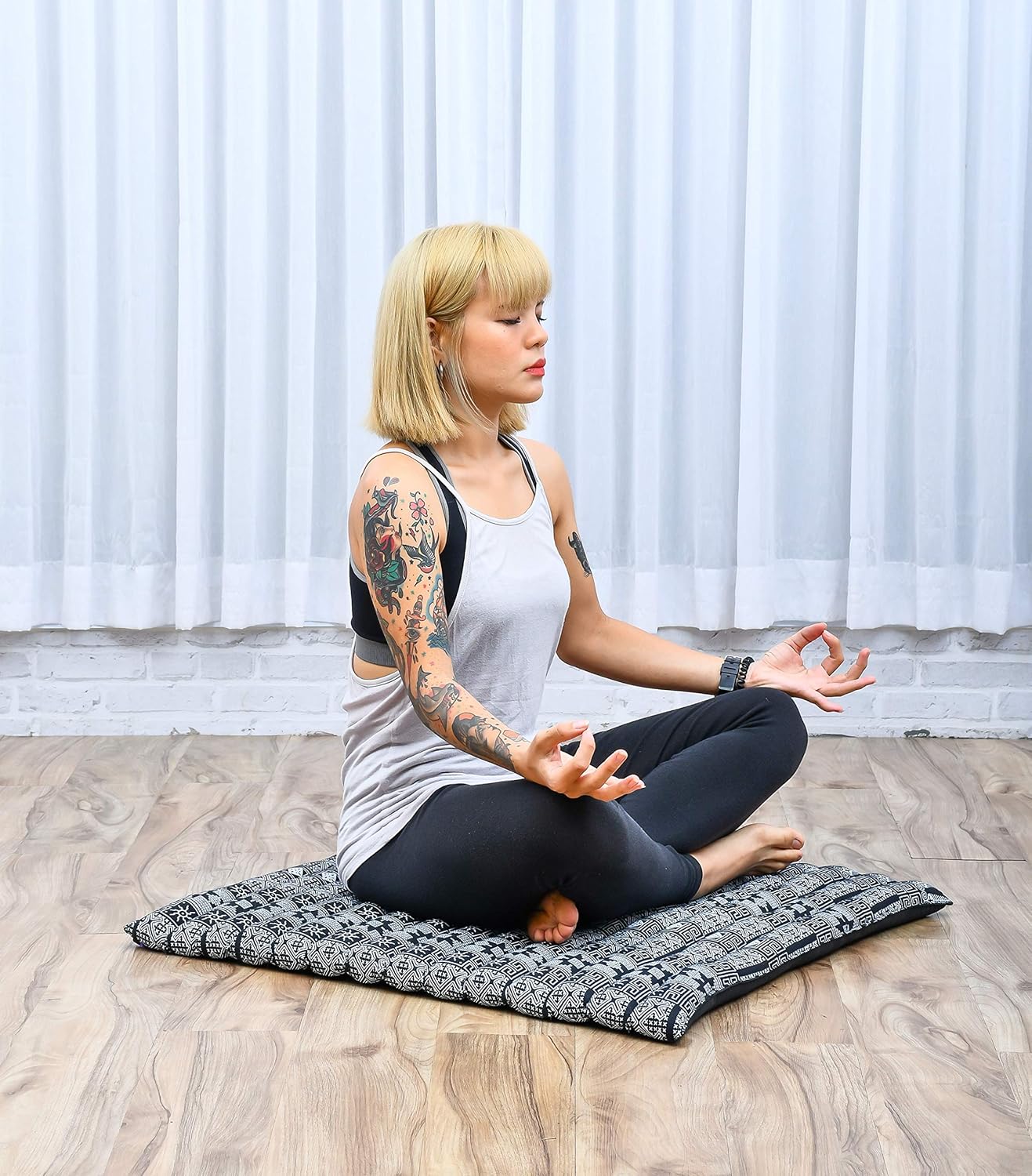 Leewadee Zabuton Seating Cushion – Square Floor Seat for Meditation Exercises, Light Yoga Mat Filled with Kapok